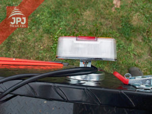 Magnetic-LED-Light-on-Trailer-